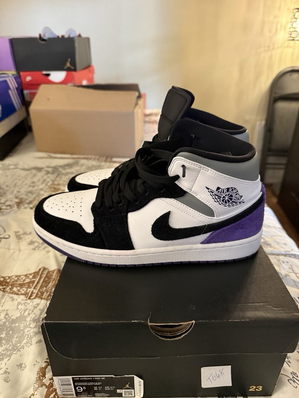 Jordan Air Jordan 1 Mid SE Black/White/Purple/Gray Mid Top Men's Sneaker